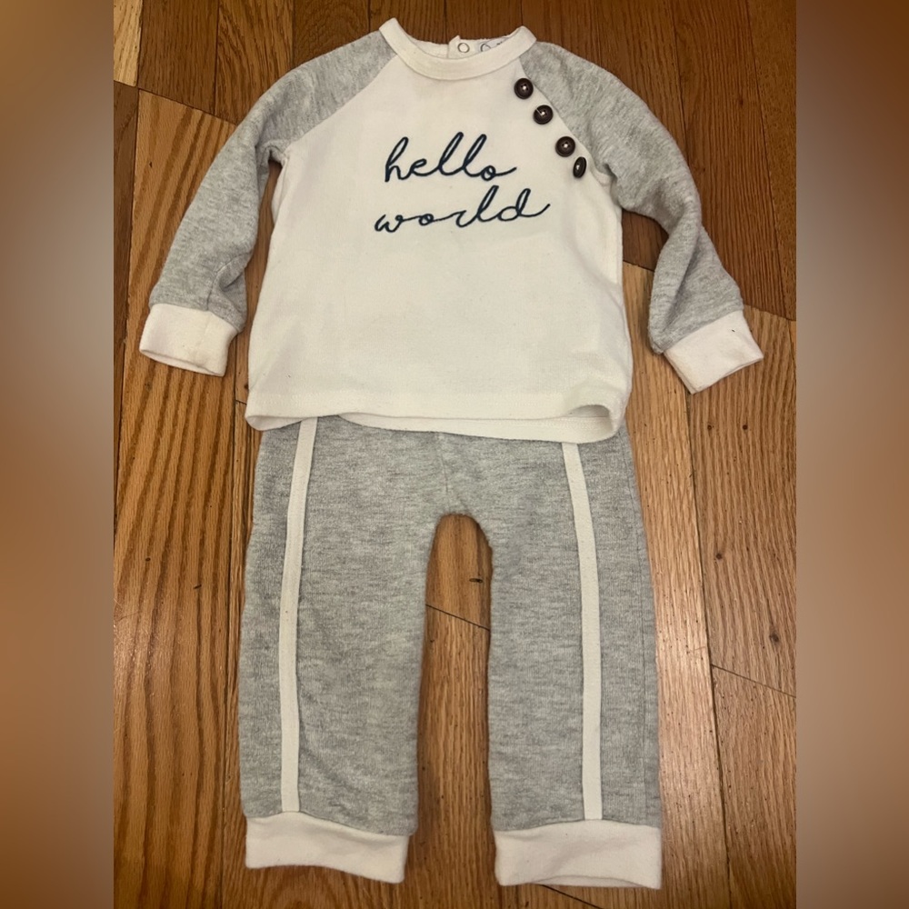 Quiltex 2 piece baby sweatsuit outfit “hello world” unisex 6/9 months